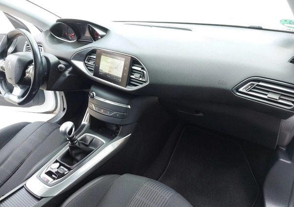 Peugeot 308 cena 43800 przebieg: 121000, rok produkcji 2017 z Góra małe 154